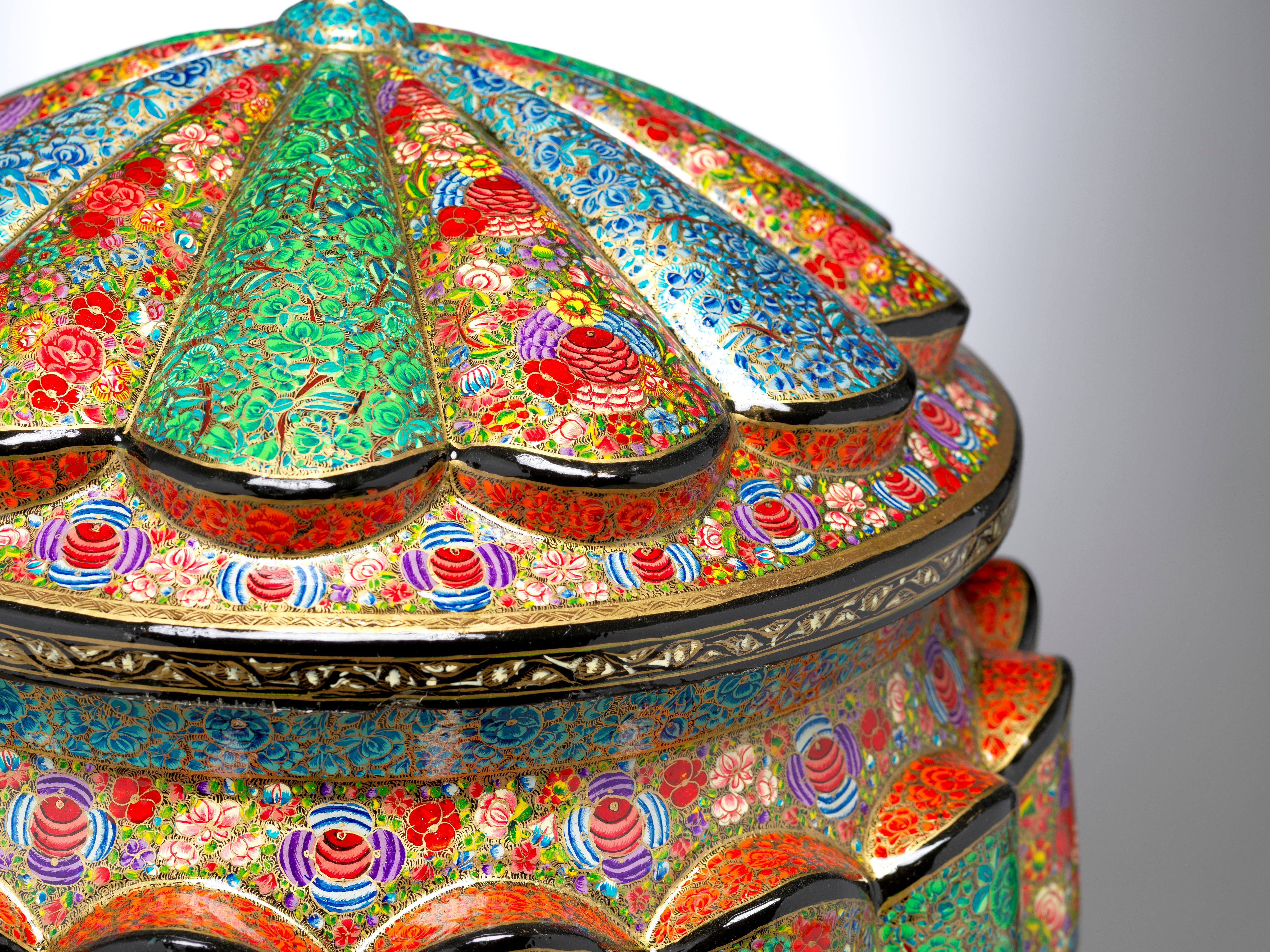 Majestic Fruit Bowl – An Elegant Home Decor Statement