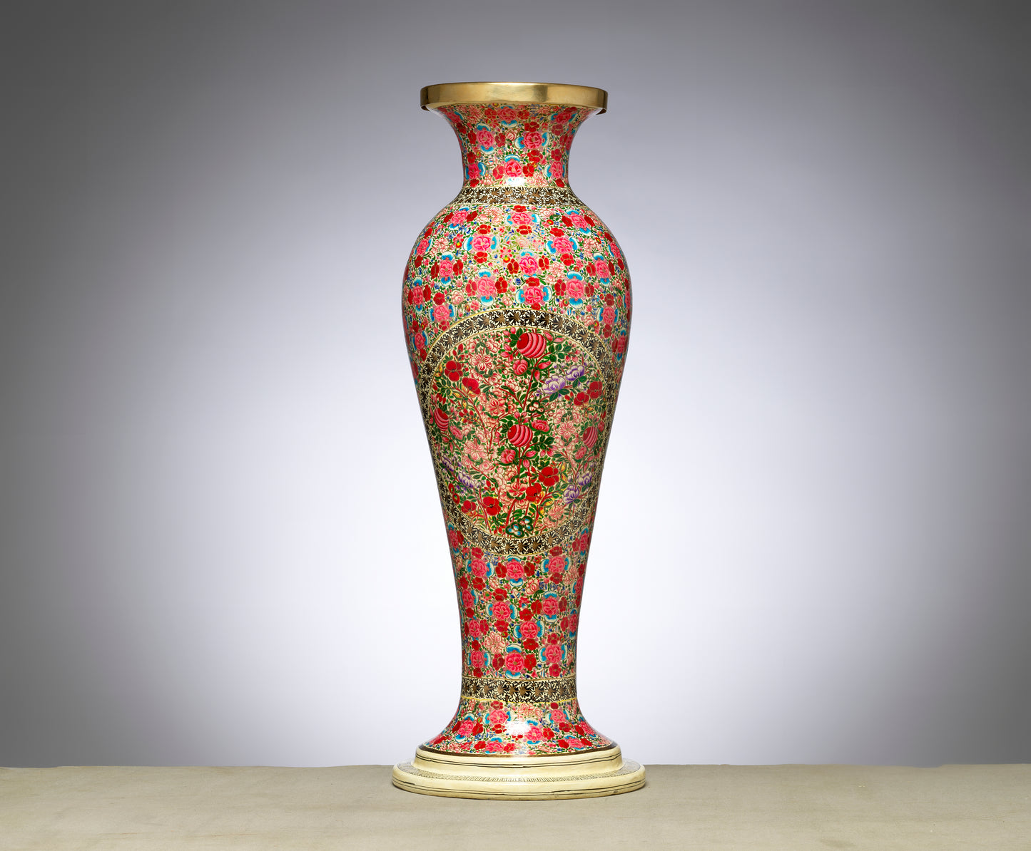 Exquisite Limited Edition Vase – A Timeless Home Decor Masterpiece