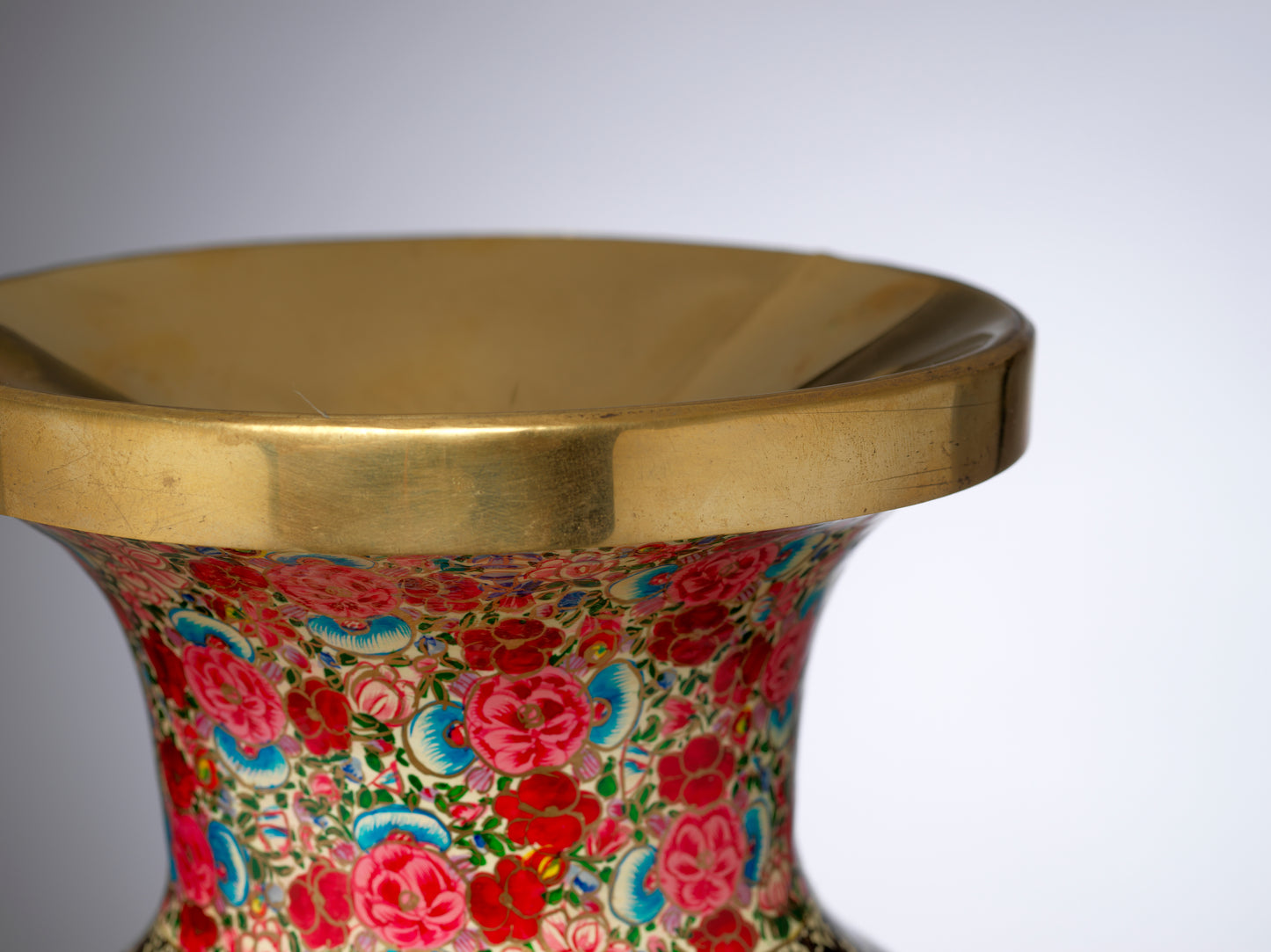 Exquisite Limited Edition Vase – A Timeless Home Decor Masterpiece