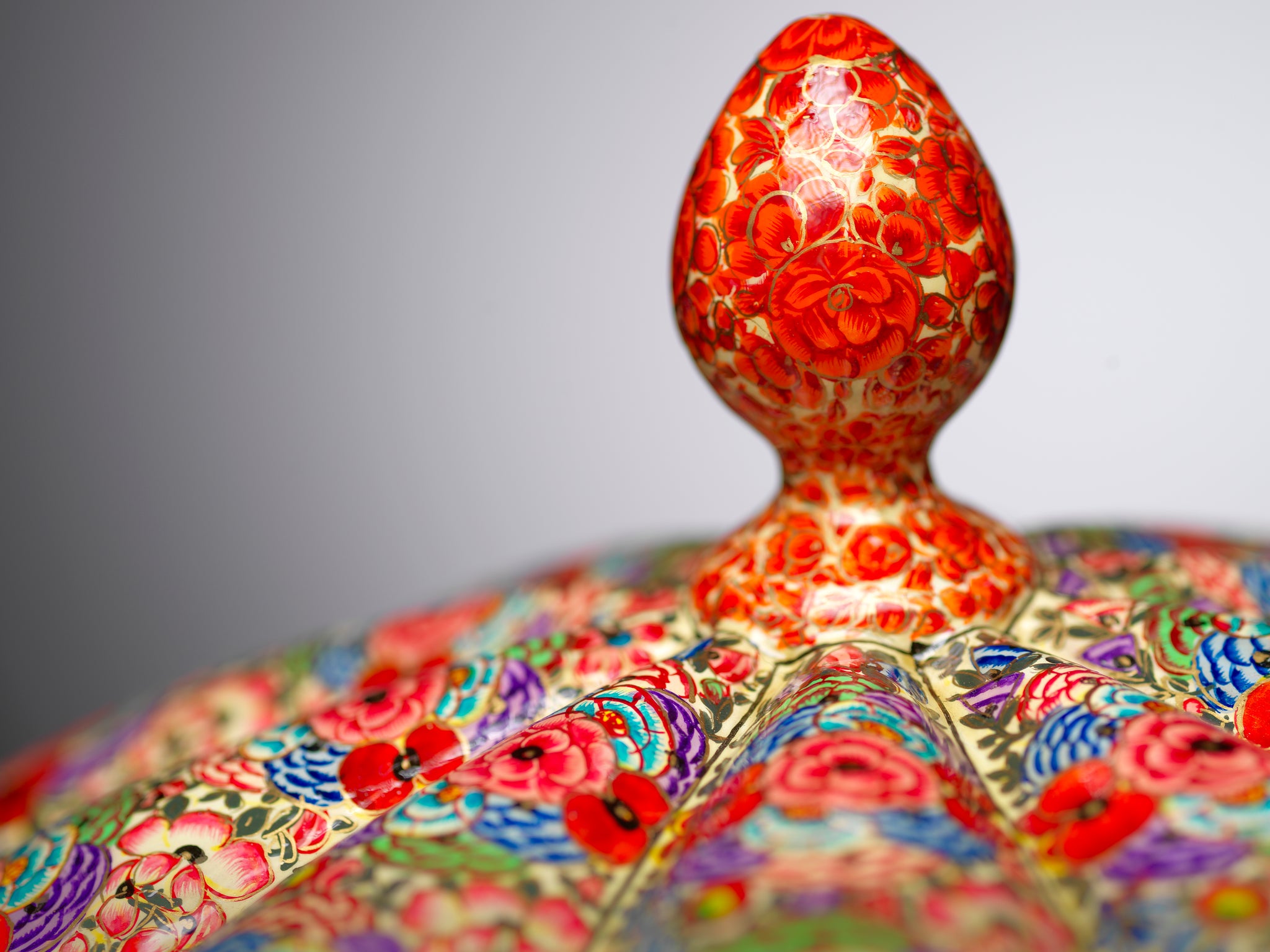 Exquisite Fruit Bowl – A Stunning Home Decor Piece